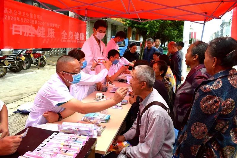 黔西南州人民醫(yī)院口腔科專家深入義龍新區(qū)開展全國愛牙日義診活動