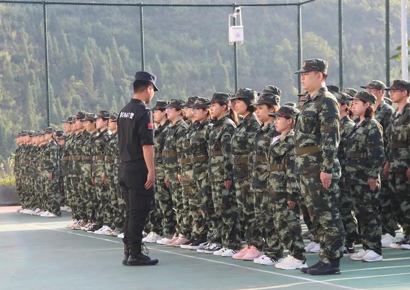 住培生！軍訓生！站得直！行得正！