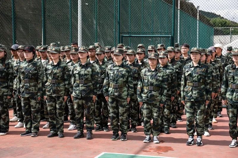 【揮灑青春的汗水 鑄就輝煌的未來】黔西南州人民醫院對新進職工、住培醫師開展為期一周的軍事訓練