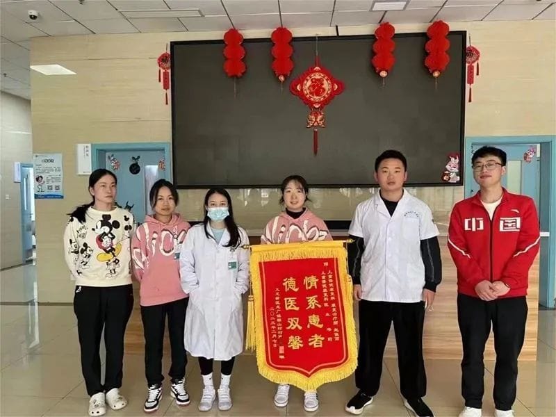 【一面錦旗 一份肯定】家長點贊州人民醫院兒童保健康復科