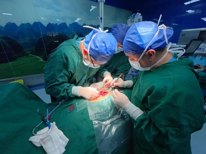 黔西南州人民醫院脊柱外科成功完成一例高難度椎管內外腫瘤摘除手術