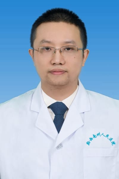 鄒        士