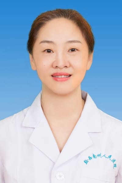 萬   群