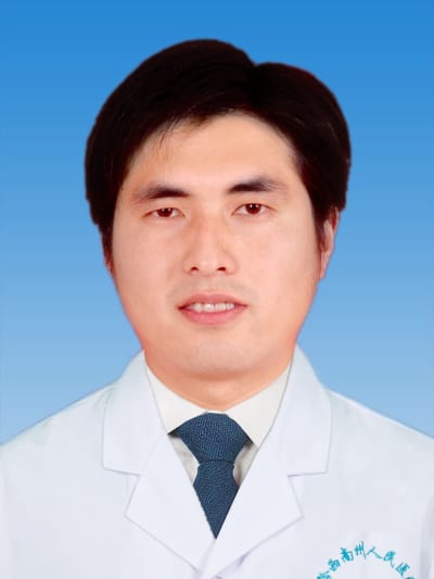 田        偉
