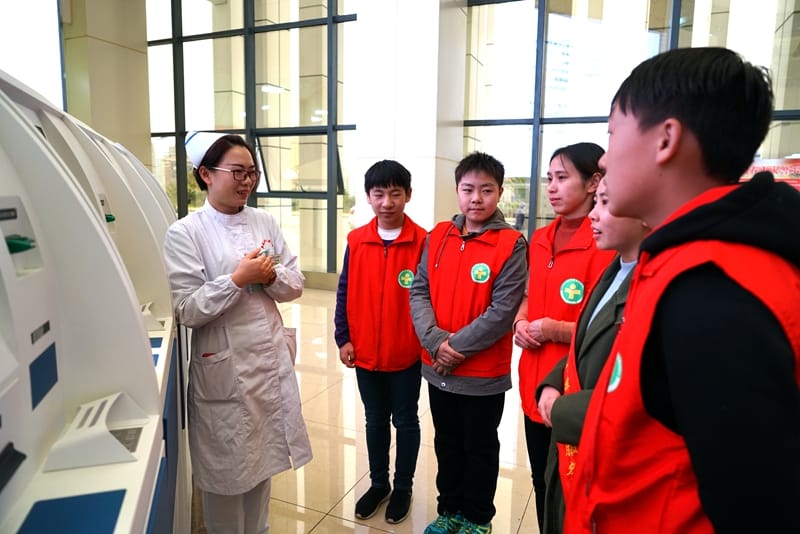 志愿無境助人樂已 服務社會提升自我 ——州醫首批社會志愿者正式上崗